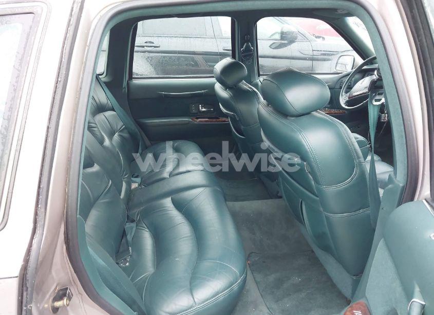 Photo 8 of 1995 Lincoln Town CAR SIGNATURE/SPINNAKER (VIN 1LNLM82W8SY604137)