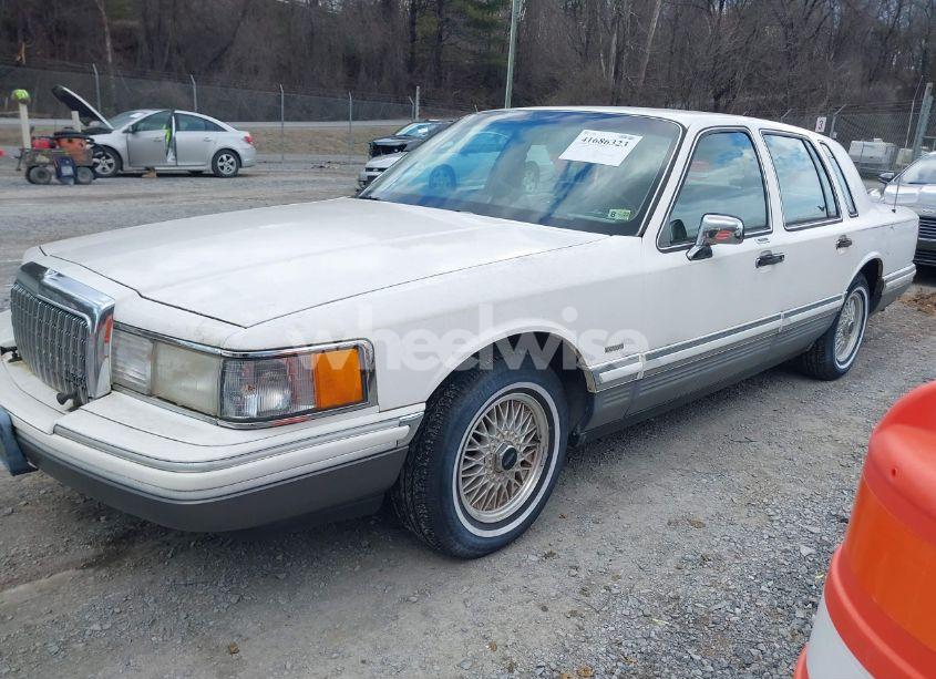 Photo 2 of 1994 Lincoln Town CAR SIGNATURE/TOURNAMENT (VIN 1LNLM82W9RY619157)
