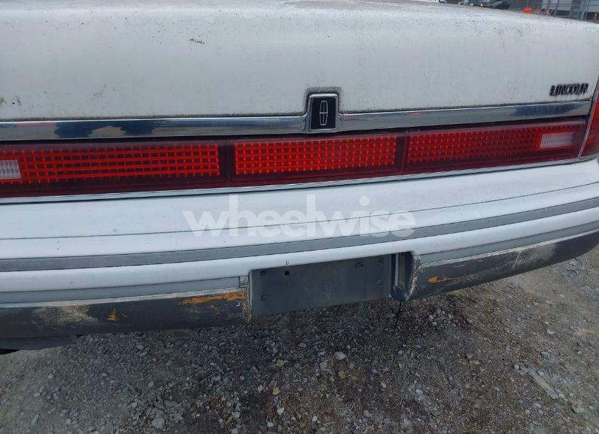 Photo 6 of 1994 Lincoln Town CAR SIGNATURE/TOURNAMENT (VIN 1LNLM82W9RY619157)