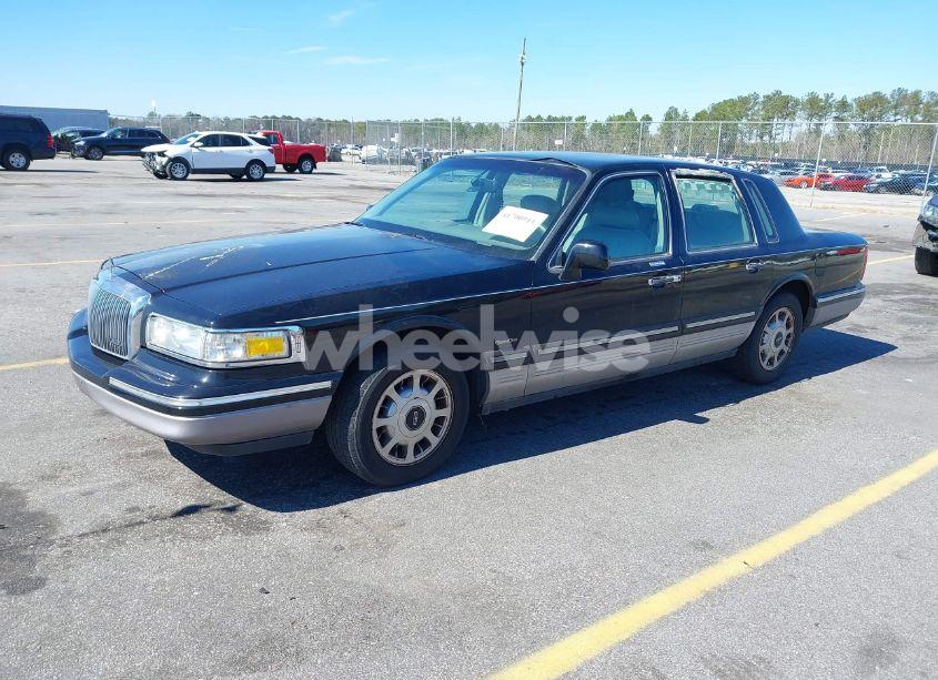 Photo 2 of 1997 Lincoln Town CAR SIGNATURE (VIN 1LNLM82W9VY689638)