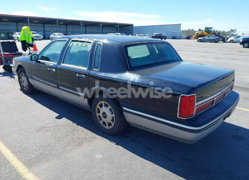 Photo 3 of 1997 Lincoln Town CAR SIGNATURE (VIN 1LNLM82W9VY689638)