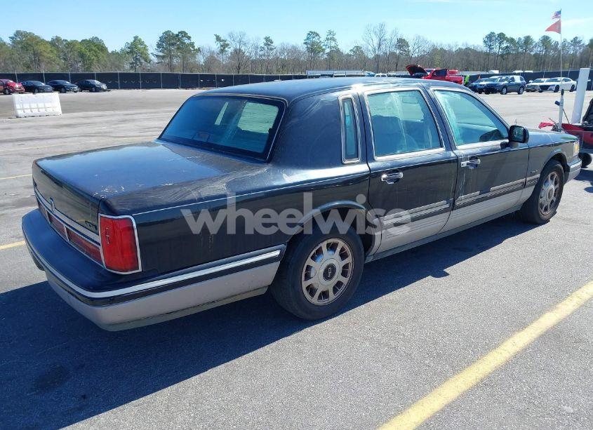 Photo 4 of 1997 Lincoln Town CAR SIGNATURE (VIN 1LNLM82W9VY689638)