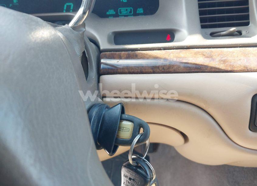 Photo 11 of 1997 Lincoln Town CAR SIGNATURE (VIN 1LNLM82W9VY691079)