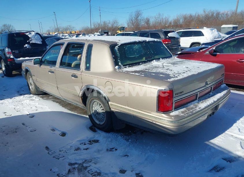 Photo 3 of 1997 Lincoln Town CAR SIGNATURE (VIN 1LNLM82W9VY691079)
