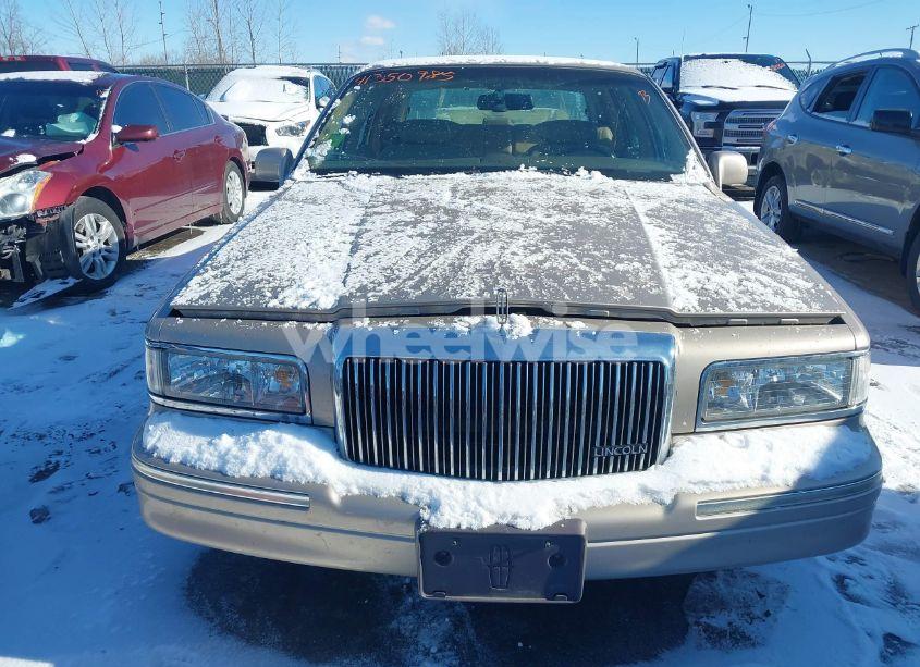 Photo 6 of 1997 Lincoln Town CAR SIGNATURE (VIN 1LNLM82W9VY691079)