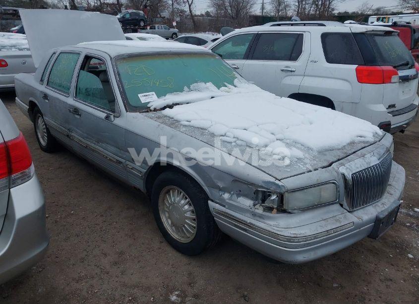 1997 Lincoln Town CAR SIGNATURE (VIN 1LNLM82W9VY737302) main photo