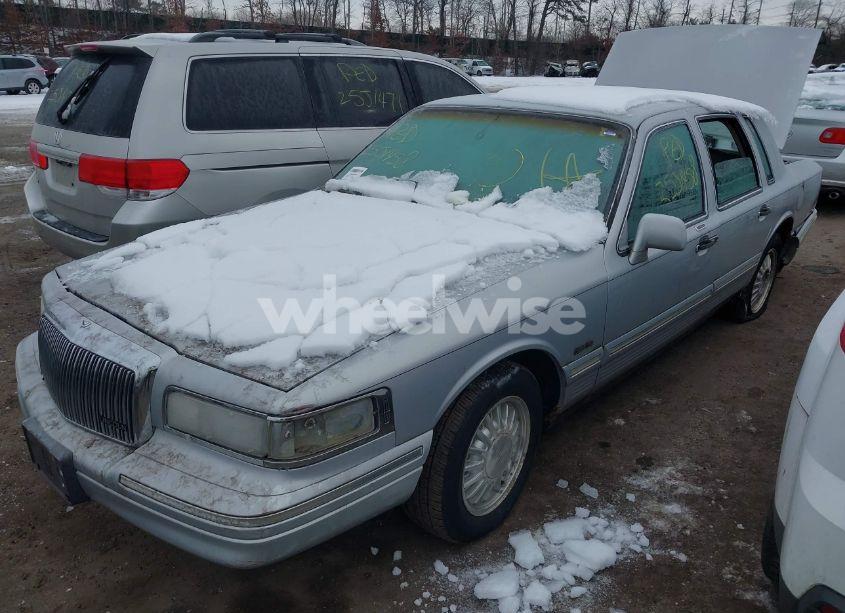Photo 2 of 1997 Lincoln Town CAR SIGNATURE (VIN 1LNLM82W9VY737302)