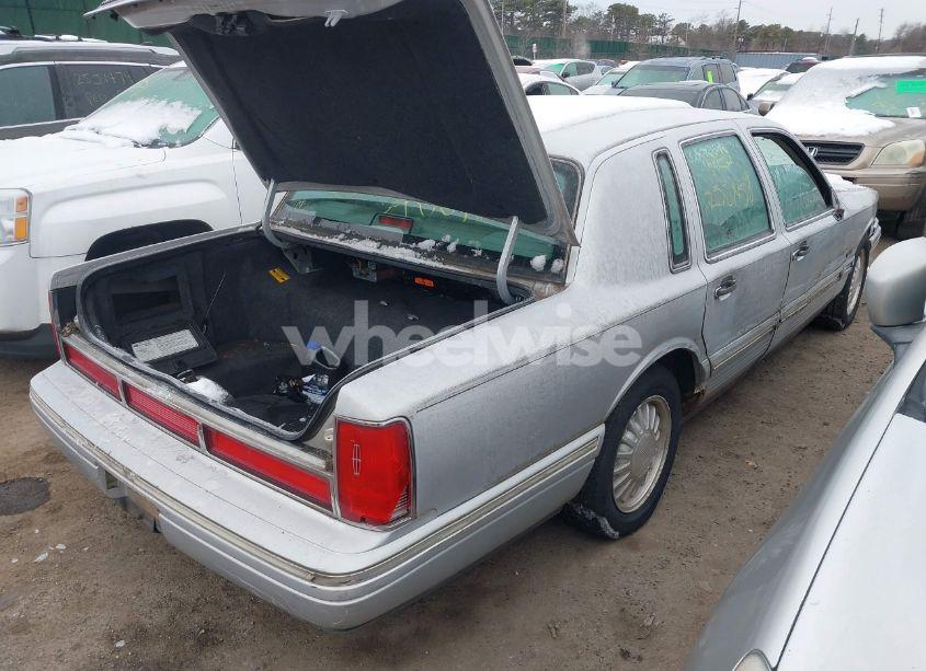 Photo 4 of 1997 Lincoln Town CAR SIGNATURE (VIN 1LNLM82W9VY737302)