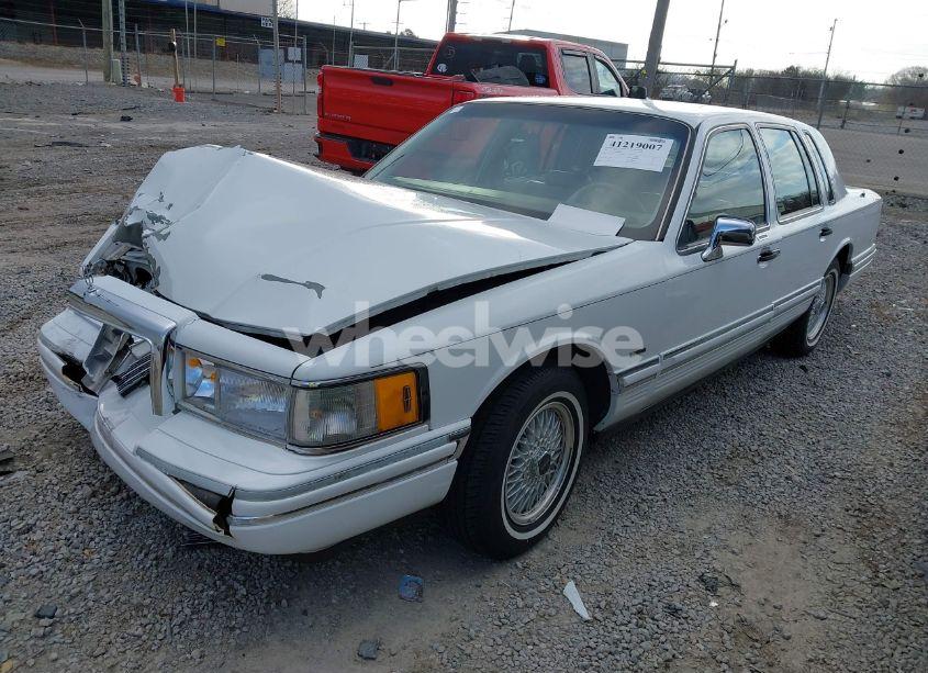 Photo 2 of 1993 Lincoln Town CAR SIGNATURE/JACK NICKLAUS (VIN 1LNLM82WXPY763961)
