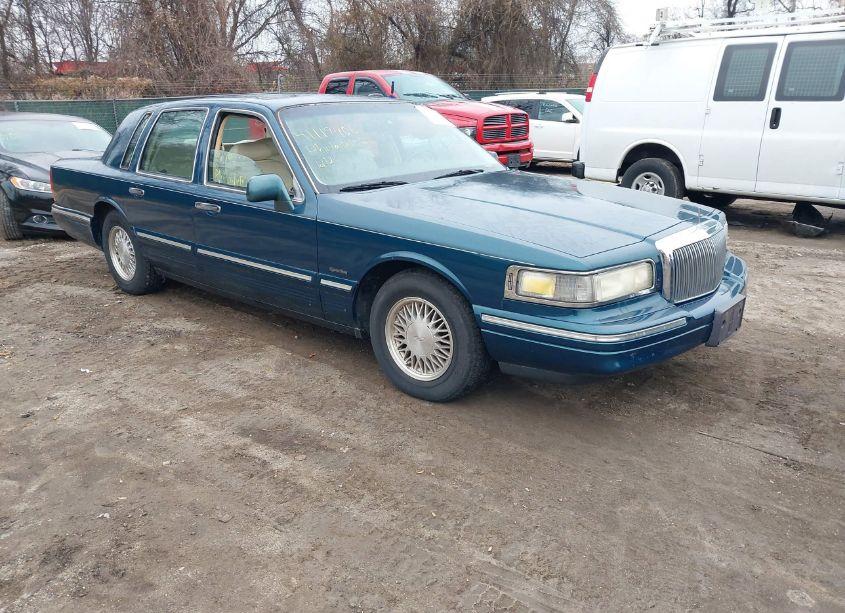 1997 Lincoln Town CAR SIGNATURE (VIN 1LNLM82WXVY744419) main photo