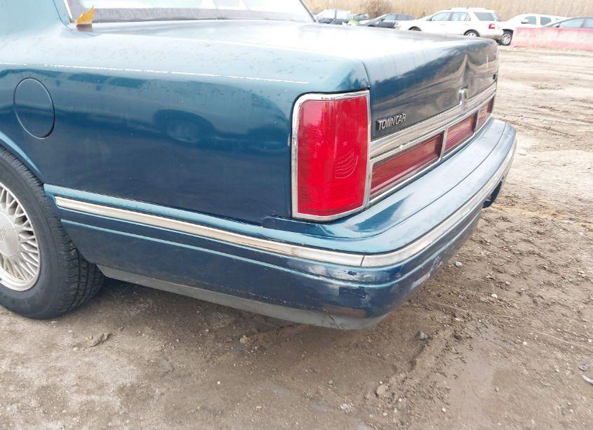 Photo 12 of 1997 Lincoln Town CAR SIGNATURE (VIN 1LNLM82WXVY744419)