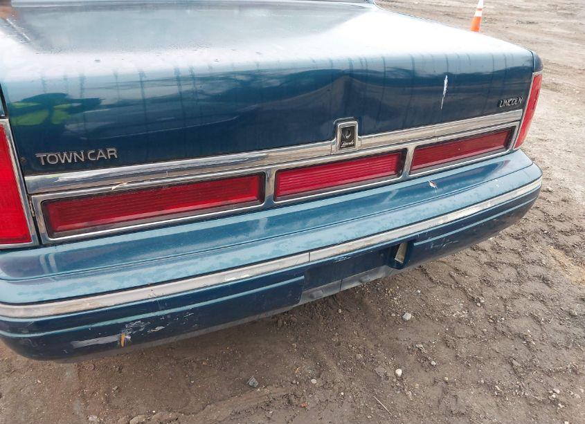 Photo 13 of 1997 Lincoln Town CAR SIGNATURE (VIN 1LNLM82WXVY744419)