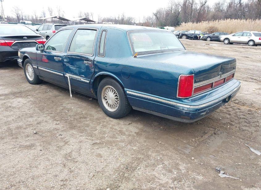 Photo 3 of 1997 Lincoln Town CAR SIGNATURE (VIN 1LNLM82WXVY744419)