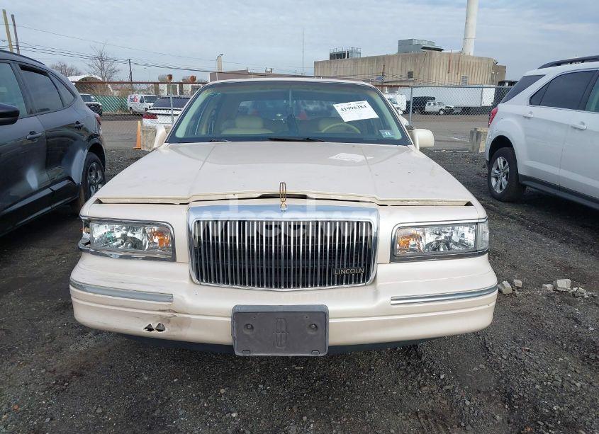 Photo 12 of 1995 Lincoln Town CAR CARTIER (VIN 1LNLM83W4SY680923)