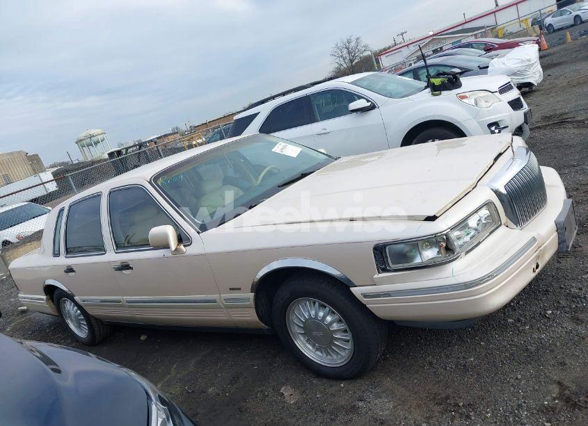 Photo 13 of 1995 Lincoln Town CAR CARTIER (VIN 1LNLM83W4SY680923)
