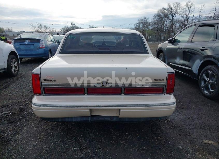 Photo 16 of 1995 Lincoln Town CAR CARTIER (VIN 1LNLM83W4SY680923)