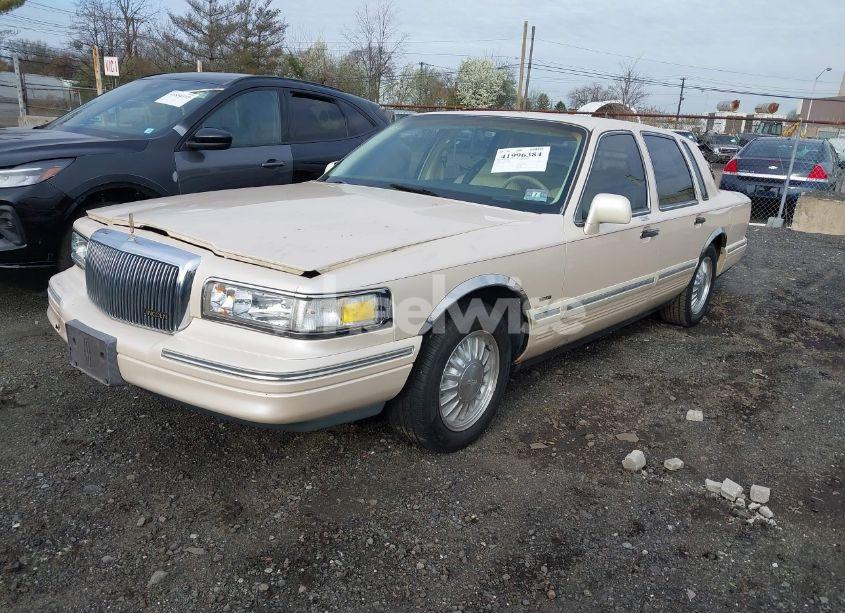Photo 2 of 1995 Lincoln Town CAR CARTIER (VIN 1LNLM83W4SY680923)