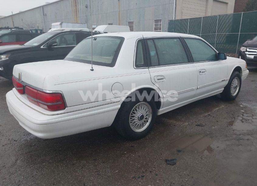 Photo 4 of 1994 Lincoln Continental EXECUTIVE (VIN 1LNLM9742RY749388)