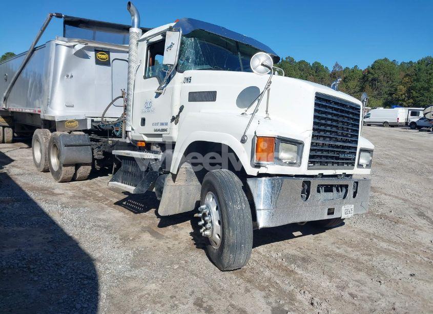 2010 Mack 600 CHU600 (VIN 1M1AN09Y0AM006759) main photo