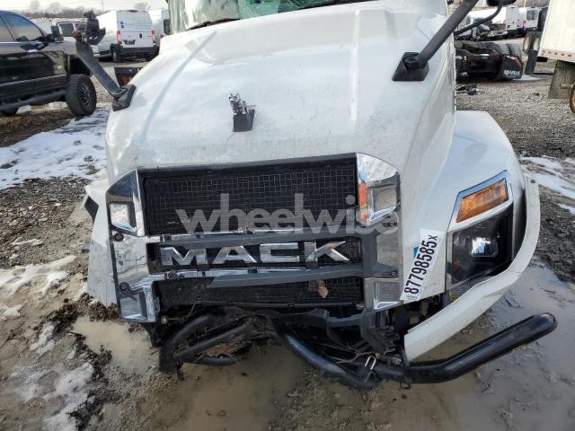 Photo 3 of 2024 MACK ANTHEM N/A (VIN 1M1AN3GY7RM043615)