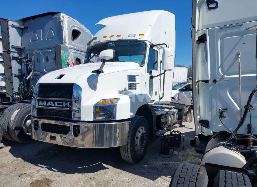 Photo 2 of 2020 Mack Anthem N/A (VIN 1M1AN4AY4LM001487)