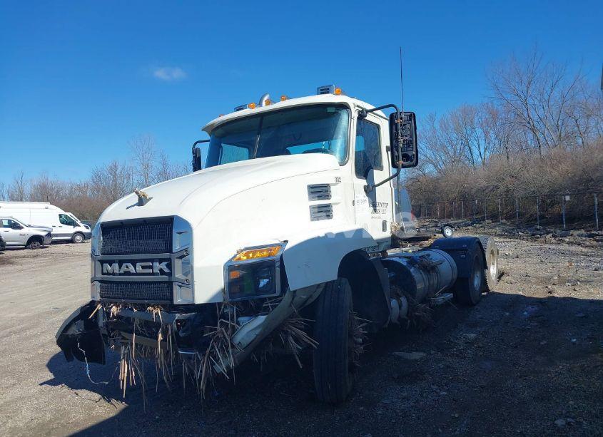 Photo 2 of 2020 Mack Anthem N/A (VIN 1M1AN4GY0LM015717)