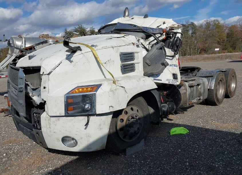 Photo 2 of 2022 Mack Anthem N/A (VIN 1M1AN4GY1NM026907)