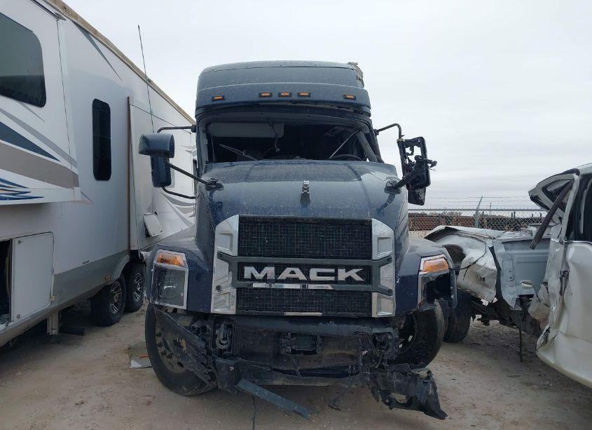 Photo 11 of 2023 Mack Anthem N/A (VIN 1M1AN4GY4PM039637)