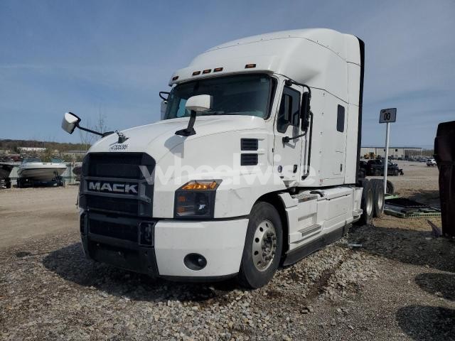 Photo 3 of 2022 MACK ANTHEM SEMI TRUCK (VIN 1M1AN4GY7NM023249)