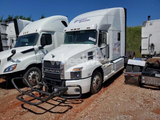 Photo 3 of 2023 MACK ANTHEM SEMI TRUCK (VIN 1M1AN4GY7PM036523)