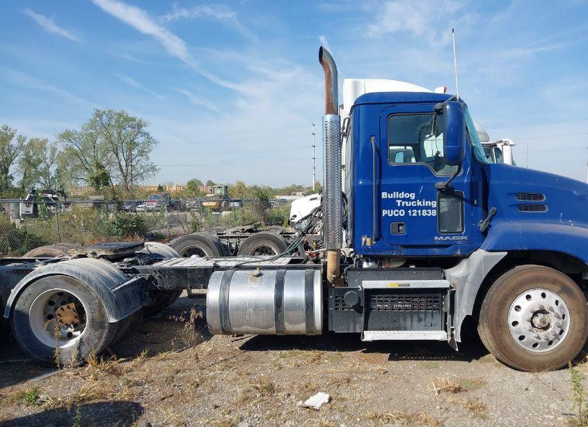 Photo 13 of 2018 Mack Pinnacle N/A (VIN 1M1AW07Y3JM087529)