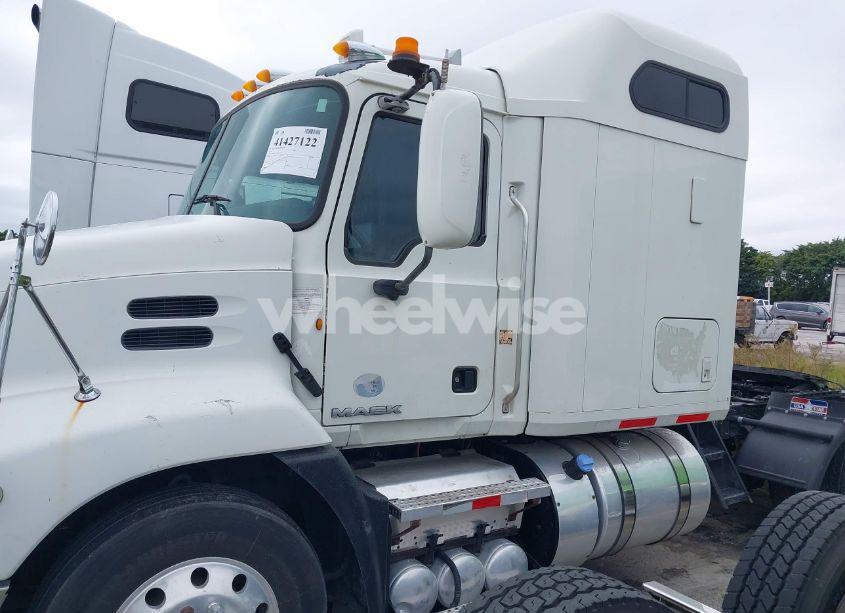 Photo 14 of 2011 Mack 600 CXU600 (VIN 1M1AW07YXBM016555)