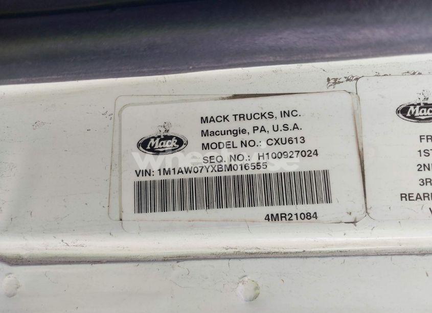 Photo 8 of 2011 Mack 600 CXU600 (VIN 1M1AW07YXBM016555)
