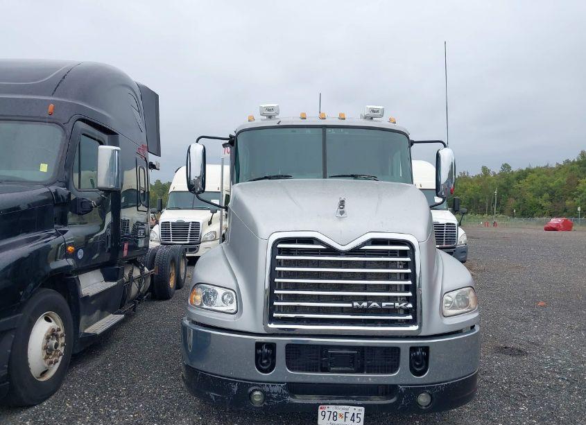 Photo 13 of 2015 Mack Cxu613 CXU600 (VIN 1M1AW09Y2FM043218)