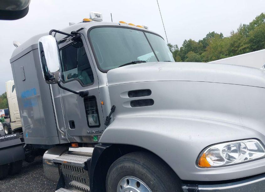 Photo 14 of 2015 Mack Cxu613 CXU600 (VIN 1M1AW09Y2FM043218)