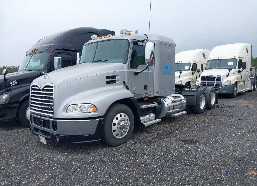 Photo 2 of 2015 Mack Cxu613 CXU600 (VIN 1M1AW09Y2FM043218)