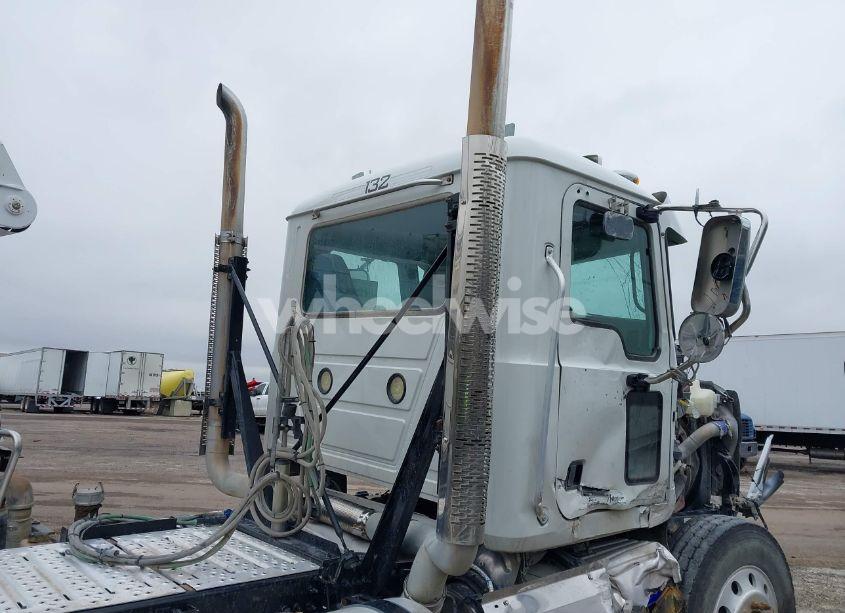 Photo 7 of 2021 Mack Pinnacle N/A (VIN 1M1PN4GY4MM007891)