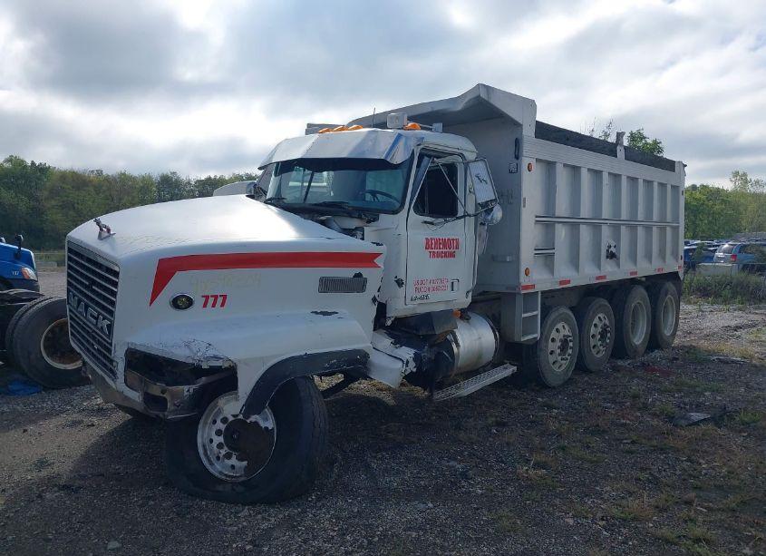 Photo 2 of 1999 Mack Cl713 CL700 (VIN 1M2AD62C1XW008811)