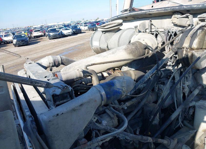 Photo 10 of 2004 Mack Cv513 CV500 (VIN 1M2AG02C84M001852)