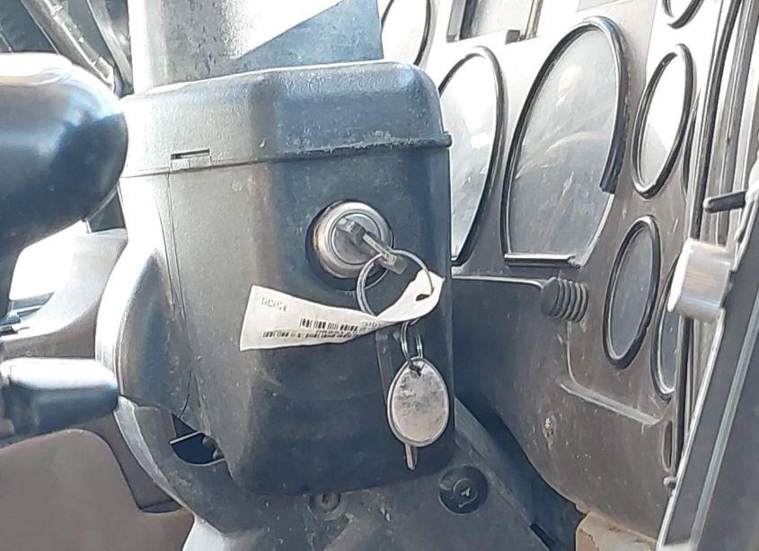 Photo 11 of 2004 Mack Cv513 CV500 (VIN 1M2AG02C84M001852)