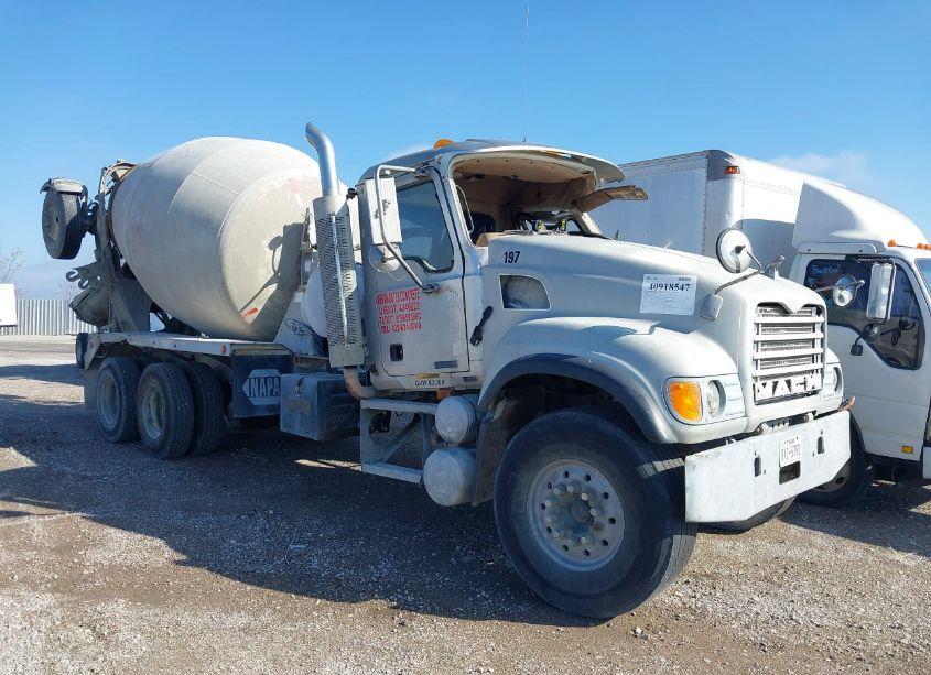 Photo 2 of 2004 Mack Cv513 CV500 (VIN 1M2AG02C84M001852)