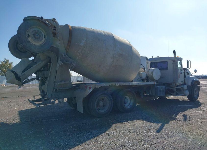 Photo 3 of 2004 Mack Cv513 CV500 (VIN 1M2AG02C84M001852)