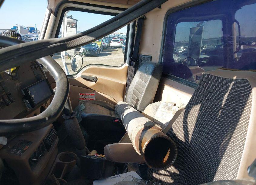 Photo 5 of 2004 Mack Cv513 CV500 (VIN 1M2AG02C84M001852)