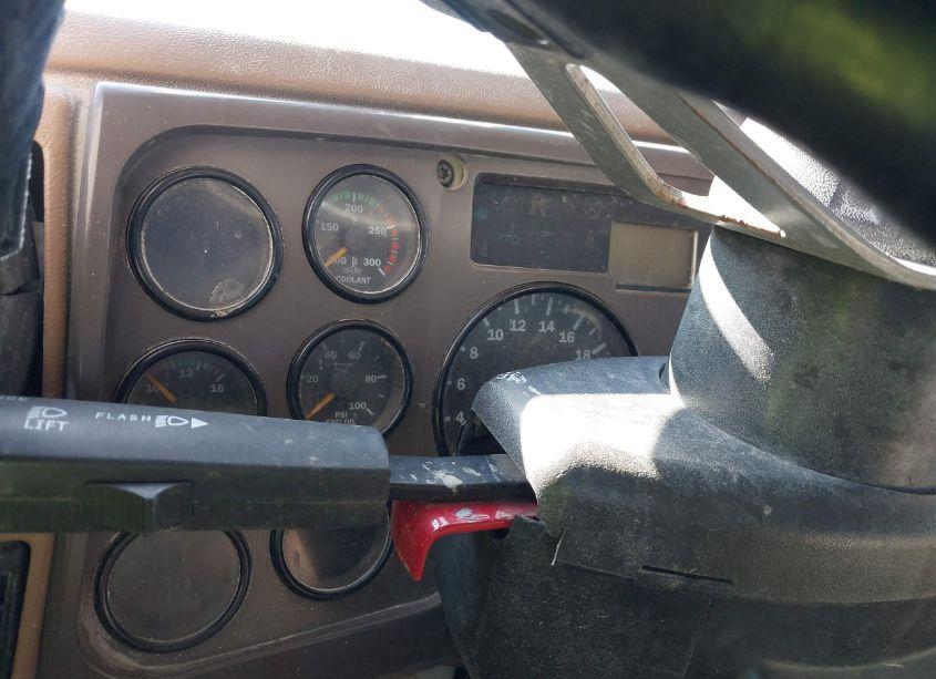 Photo 6 of 2004 Mack Cv513 CV500 (VIN 1M2AG02C84M001852)