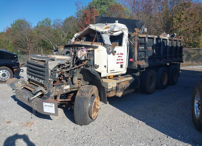 Photo 2 of 2006 Mack Cv713 CV700 (VIN 1M2AG11C16M042477)