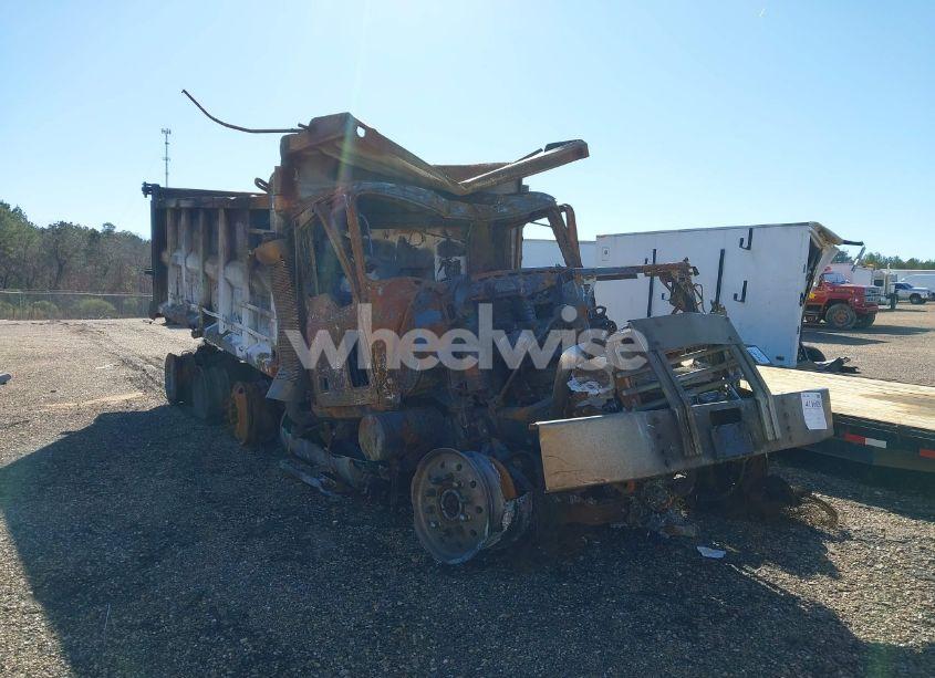 2005 Mack Cv713 CV700 (VIN 1M2AG11C75M018313) main photo