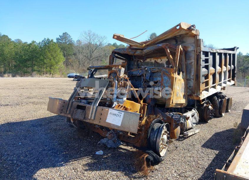 Photo 2 of 2005 Mack Cv713 CV700 (VIN 1M2AG11C75M018313)