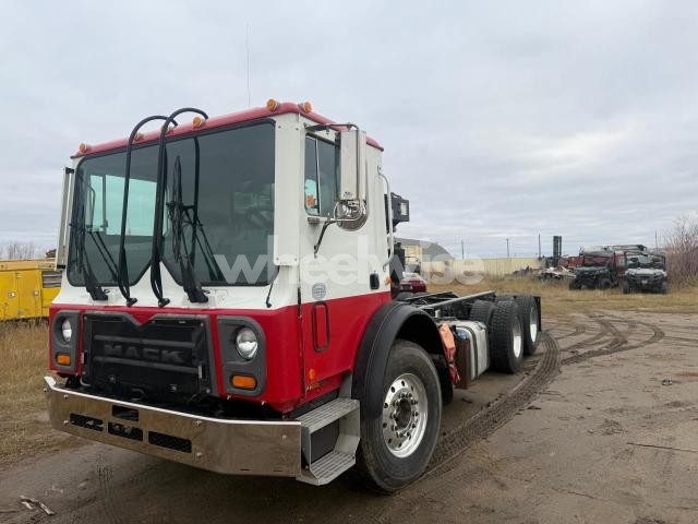 2015 MACK 600 MRU600 - TRUCKS SEMI TRUCK (VIN 1M2AV02C3FM011925) main photo