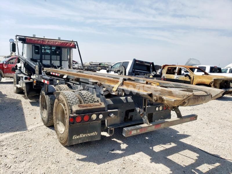 Photo 2 of 2022 MACK GRANITE ROLL-OFF CONTAINER TRUCK N/A (VIN 1M2GR2GC6NM026601)