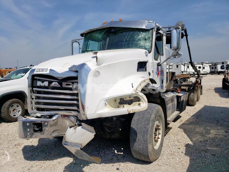 Photo 3 of 2022 MACK GRANITE ROLL-OFF CONTAINER TRUCK N/A (VIN 1M2GR2GC6NM026601)